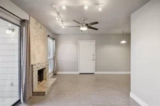 Photo #4: 21303032 Listing