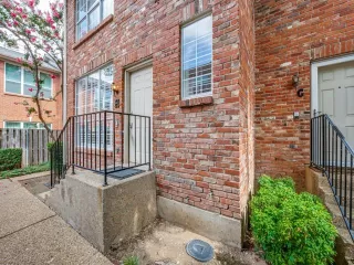 Photo #3: 21303175 Listing