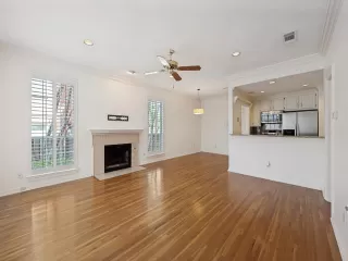 Photo #4: 21303175 Listing