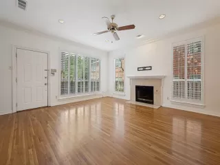 Photo #5: 21303175 Listing
