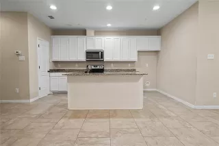 Photo #3: 21303328 Listing