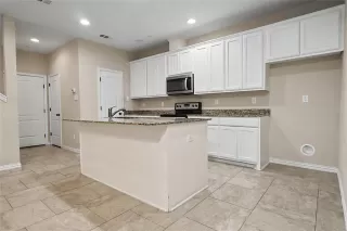 Photo #4: 21303328 Listing