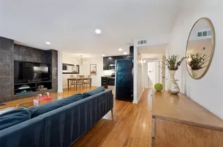 Photo #2: 21303390 Listing