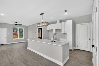 Photo #6: 21303530 Listing 