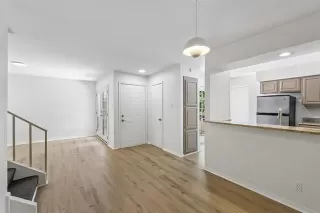 Photo #4: 21304118 Listing