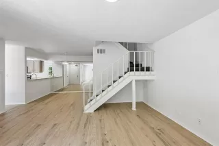 Photo #5: 21304118 Listing