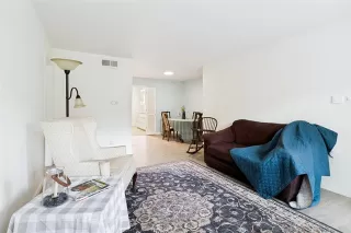 Photo #5: 21304205 Listing