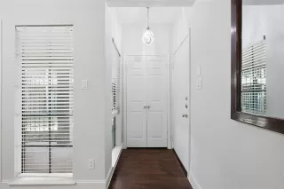 Photo #5: 21304458 Listing
