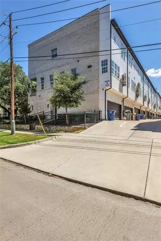 Photo #3: 21304976 Listing
