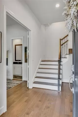 Photo #4: 21304976 Listing
