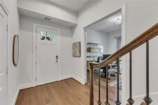 Photo #5: 21304976 Listing