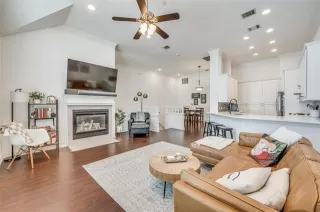 Photo #4: 21305028 Listing