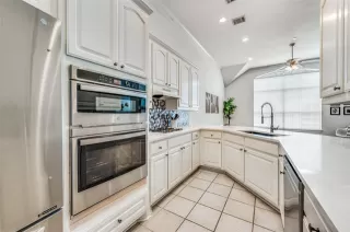 Photo #6: 21305028 Listing
