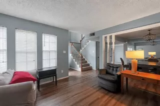 Photo #5: 21305454 Listing