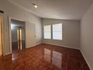 Photo #6: 21305534 Listing