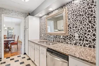 Photo #5: 21305818 Listing