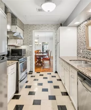 Photo #6: 21305818 Listing