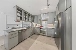 Photo #4: 21305956 Listing