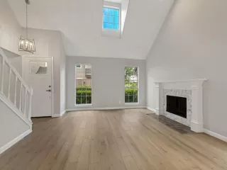 Photo #5: 21306698 Listing