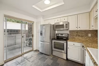 Photo #6: 21307058 Listing