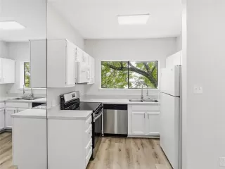 Photo #4: 21307453 Listing