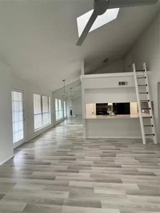 Photo #2: 21307753 Listing