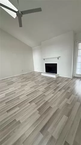 Photo #3: 21307753 Listing