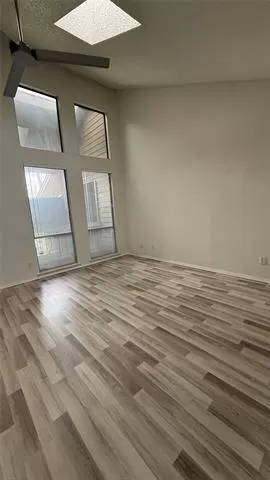 Photo #5: 21307753 Listing