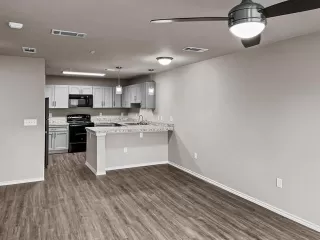 Photo #4: 21308071 Listing 