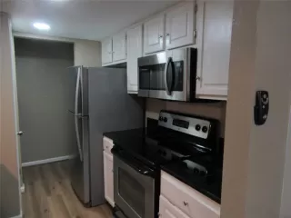 Photo #4: 21310148 Listing