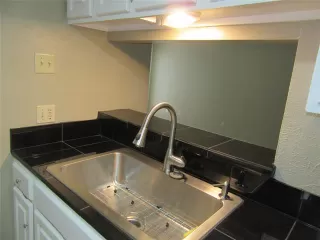 Photo #6: 21310148 Listing