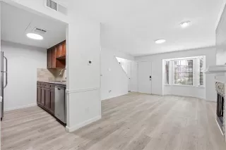 Photo #3: 21310796 Listing