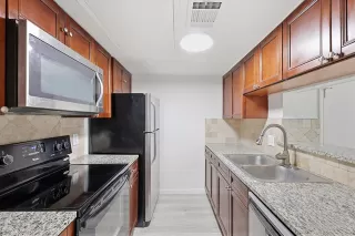 Photo #4: 21310796 Listing