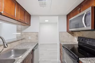 Photo #5: 21310796 Listing