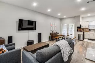 Photo #4: 21318127 Listing