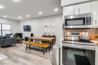 Photo #5: 21318127 Listing